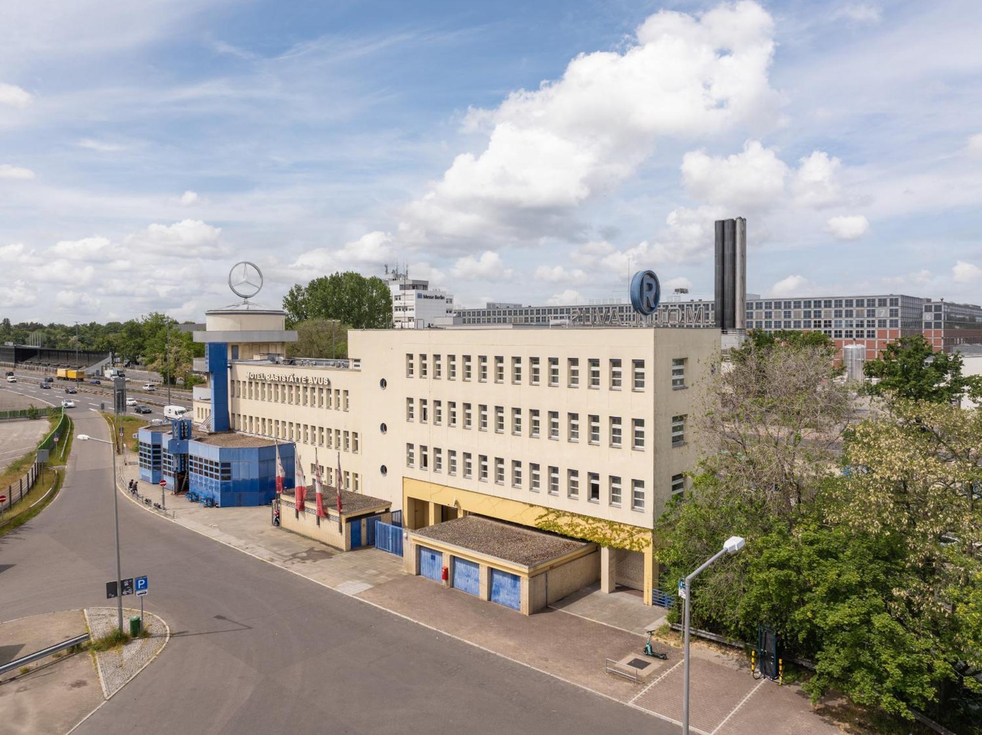 Hotel Und Rasthof Avus — Photos 1